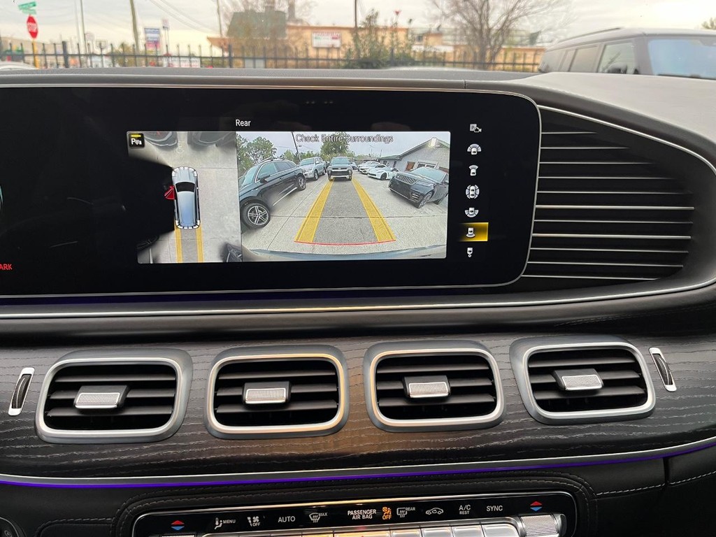 Mercedes-Benz GLS 63 AMG Vehicle Full-screen Gallery Image 24