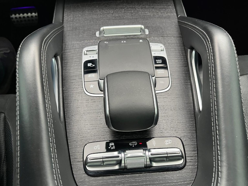 Mercedes-Benz GLS 63 AMG Vehicle Full-screen Gallery Image 25