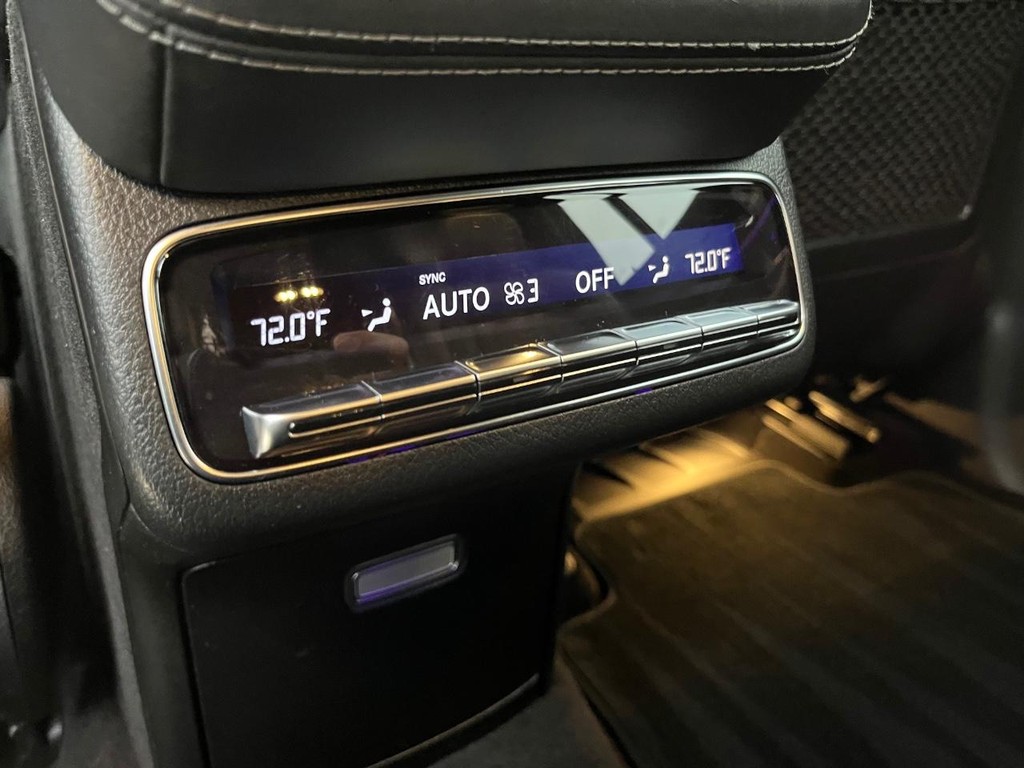 Mercedes-Benz GLS 63 AMG Vehicle Full-screen Gallery Image 28