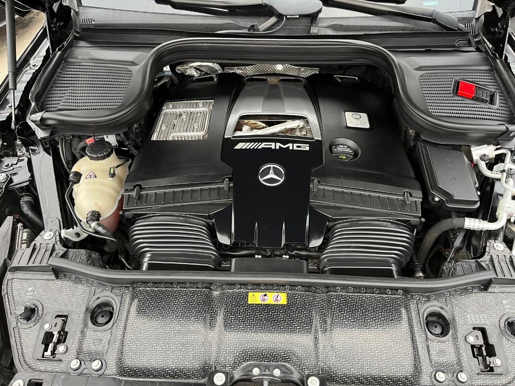 Mercedes-Benz GLS 63 AMG Vehicle Full-screen Gallery Image 32