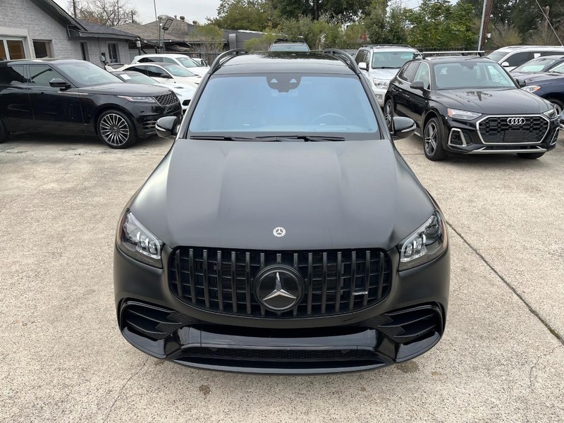 Mercedes-Benz GLS 63 AMG Vehicle Full-screen Gallery Image 03