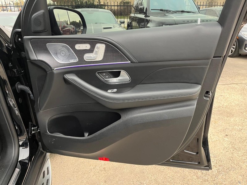 Mercedes-Benz GLS 63 AMG Vehicle Full-screen Gallery Image 15