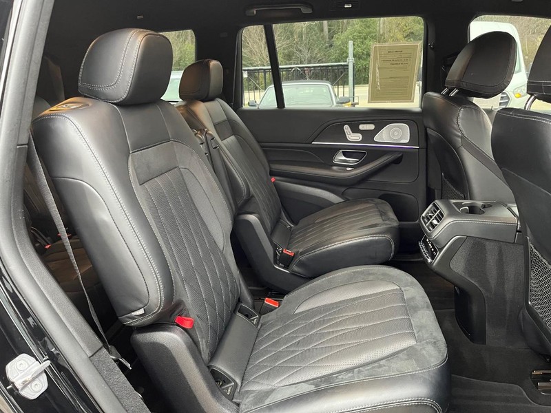 Mercedes-Benz GLS 63 AMG Vehicle Full-screen Gallery Image 16