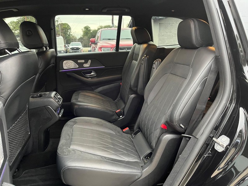 Mercedes-Benz GLS 63 AMG Vehicle Full-screen Gallery Image 18