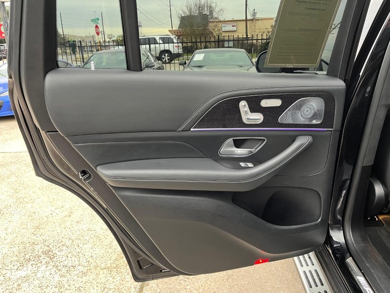 Mercedes-Benz GLS 63 AMG Vehicle Full-screen Gallery Image 19