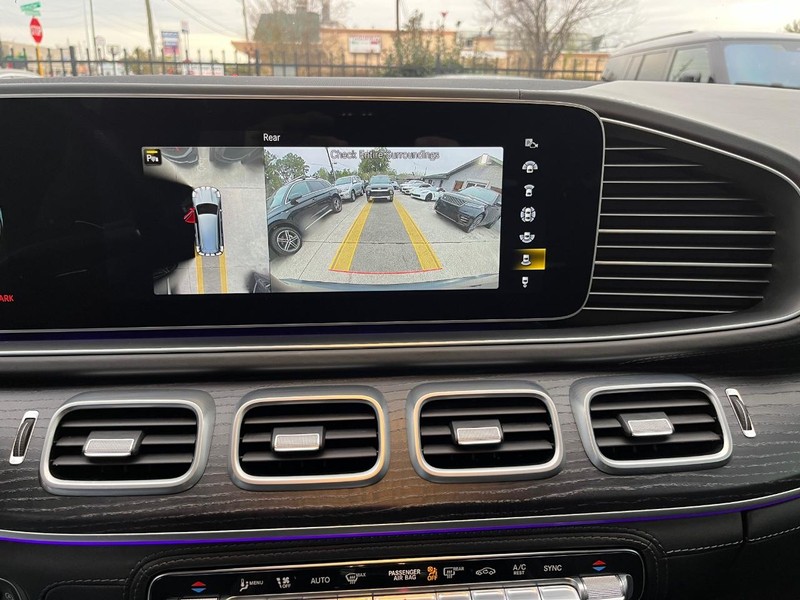 Mercedes-Benz GLS 63 AMG Vehicle Full-screen Gallery Image 24