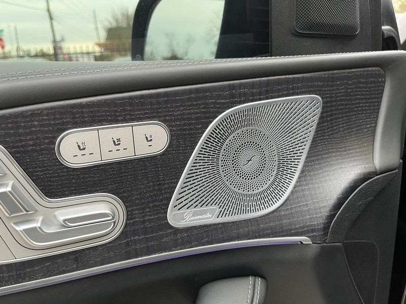 Mercedes-Benz GLS 63 AMG Vehicle Full-screen Gallery Image 27