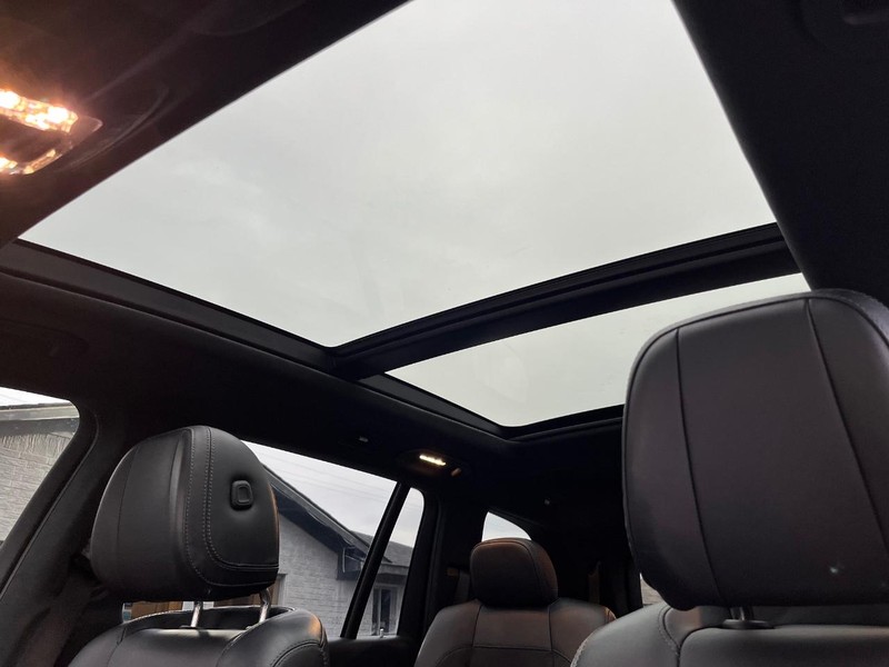 Mercedes-Benz GLS 63 AMG Vehicle Full-screen Gallery Image 29