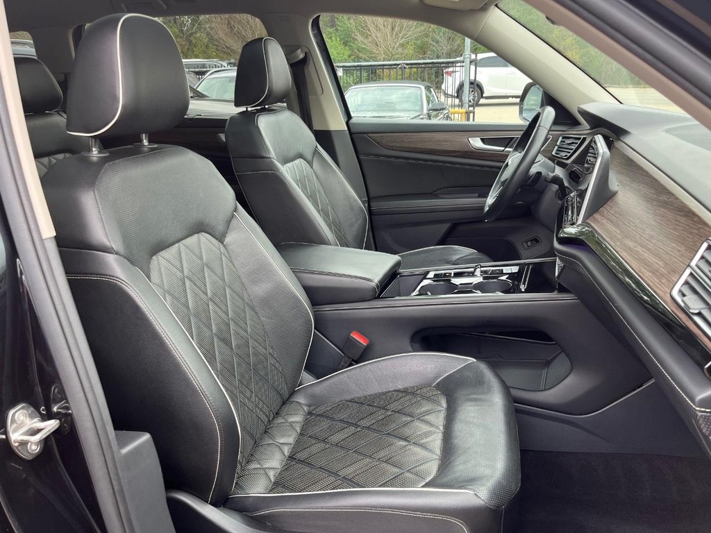 Volkswagen Atlas Vehicle Full-screen Gallery Image 14