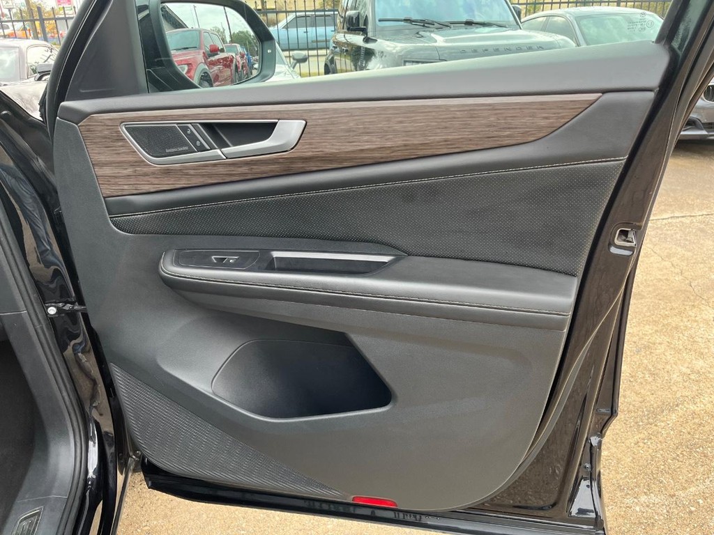 Volkswagen Atlas Vehicle Full-screen Gallery Image 15