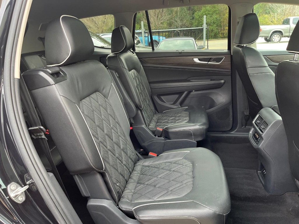 Volkswagen Atlas Vehicle Full-screen Gallery Image 16