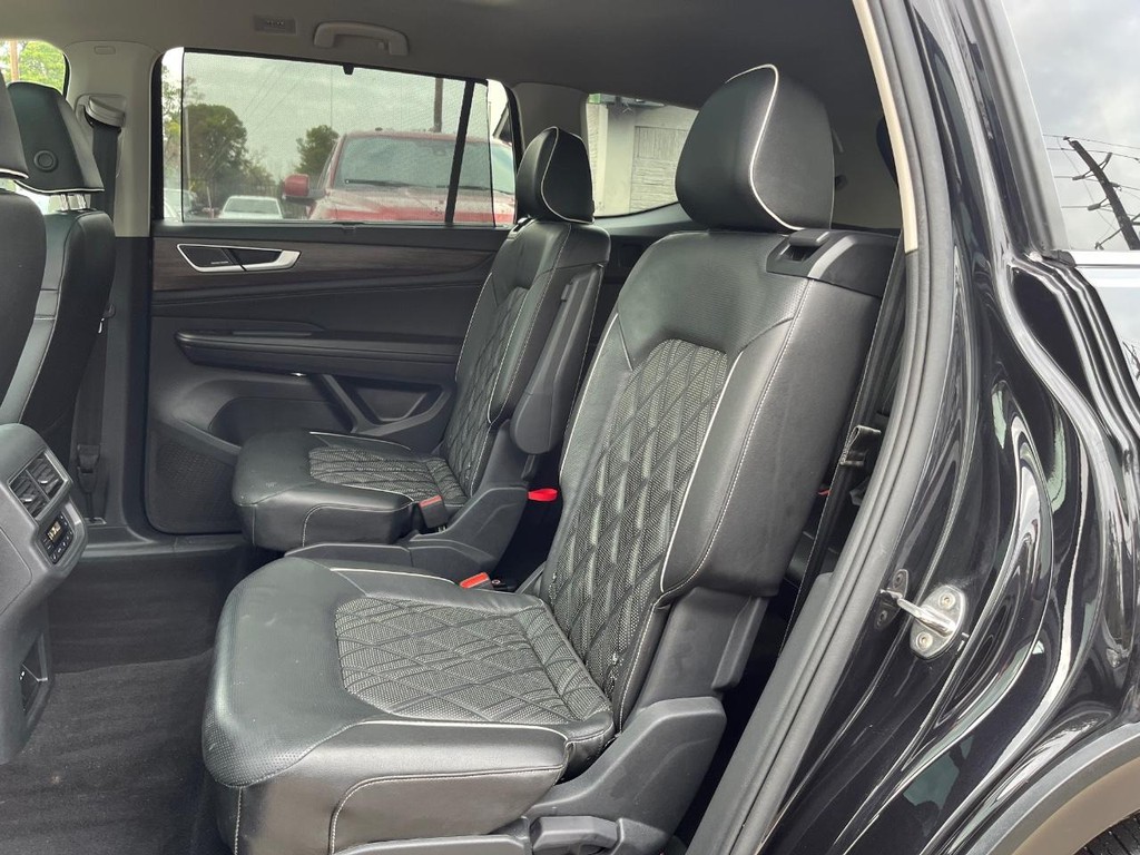 Volkswagen Atlas Vehicle Full-screen Gallery Image 18