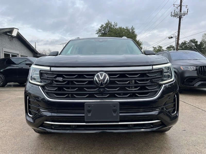 Volkswagen Atlas Vehicle Full-screen Gallery Image 02