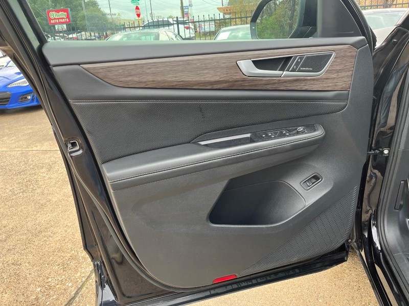 Volkswagen Atlas Vehicle Full-screen Gallery Image 12