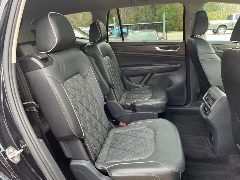 Volkswagen Atlas Vehicle Full-screen Gallery Image 16