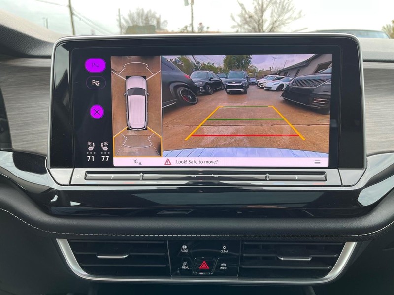 Volkswagen Atlas Vehicle Full-screen Gallery Image 24