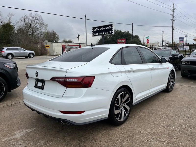 Volkswagen Jetta GLI Vehicle Full-screen Gallery Image 06