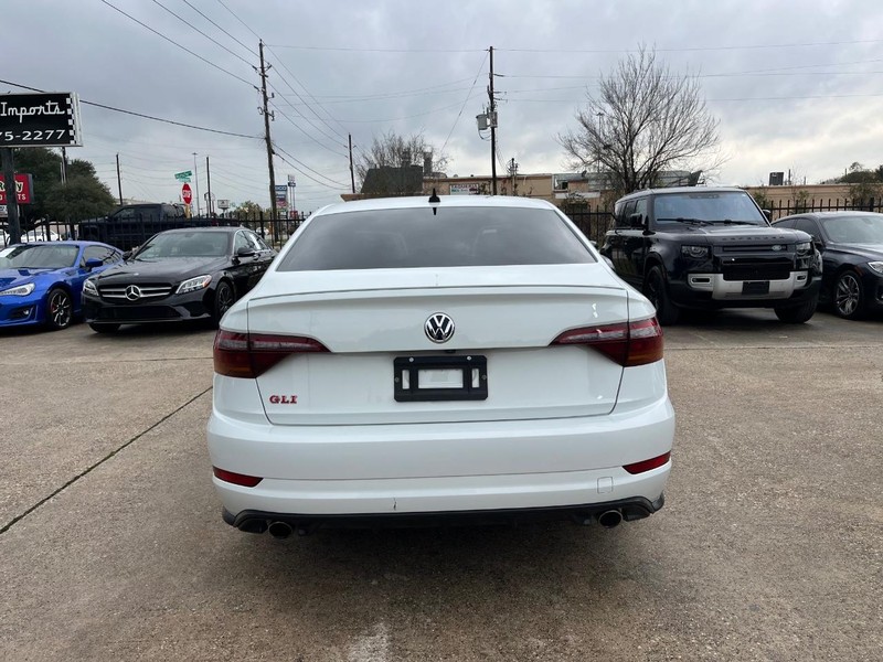 Volkswagen Jetta GLI Vehicle Full-screen Gallery Image 07