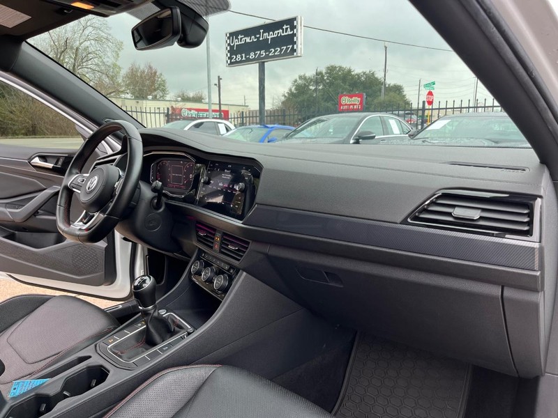 Volkswagen Jetta GLI Vehicle Full-screen Gallery Image 13