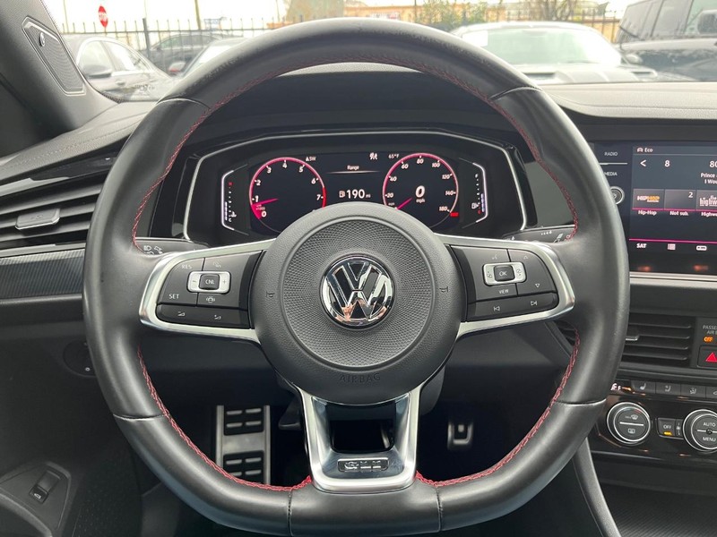 Volkswagen Jetta GLI Vehicle Full-screen Gallery Image 20