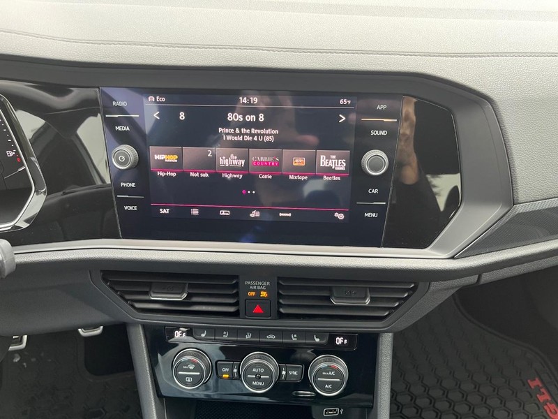 Volkswagen Jetta GLI Vehicle Full-screen Gallery Image 22