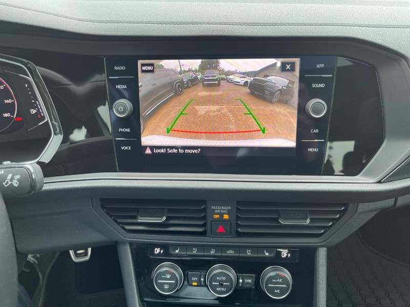 Volkswagen Jetta GLI Vehicle Full-screen Gallery Image 23