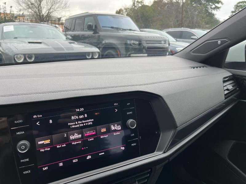 Volkswagen Jetta GLI Vehicle Full-screen Gallery Image 26