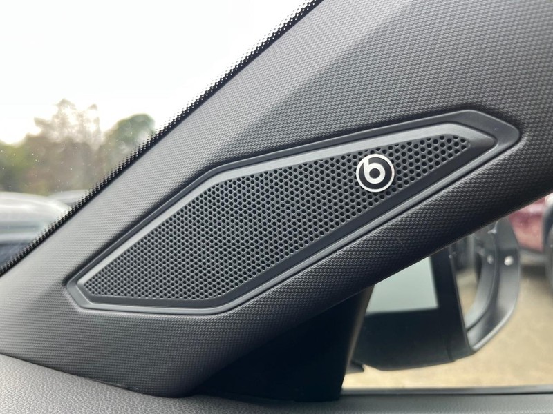 Volkswagen Jetta GLI Vehicle Full-screen Gallery Image 27