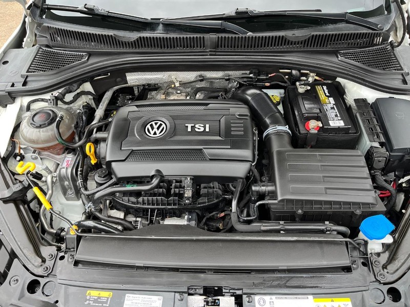 Volkswagen Jetta GLI Vehicle Full-screen Gallery Image 30