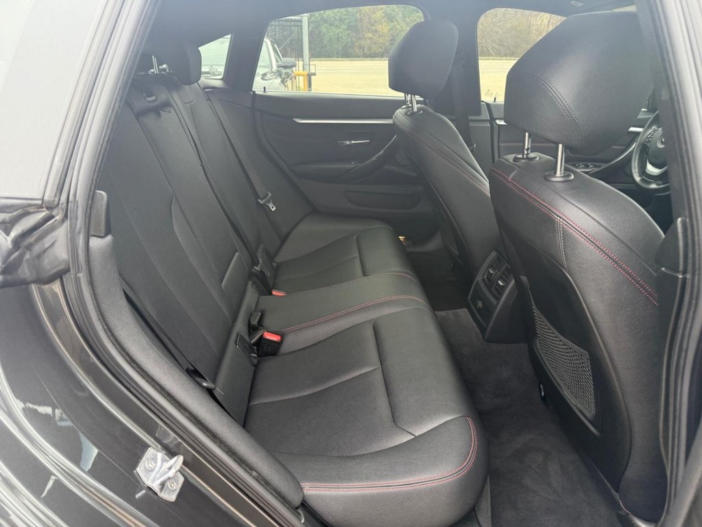 BMW 440i Gran Coupe Vehicle Full-screen Gallery Image 16