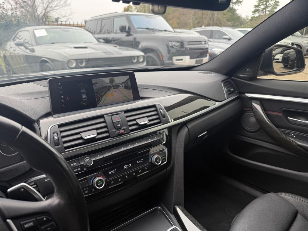 BMW 440i Gran Coupe Vehicle Full-screen Gallery Image 25