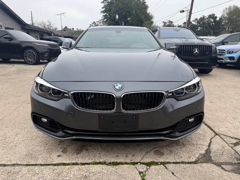 BMW 440i Gran Coupe Vehicle Full-screen Gallery Image 02