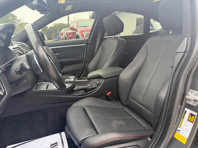 BMW 440i Gran Coupe Vehicle Full-screen Gallery Image 11