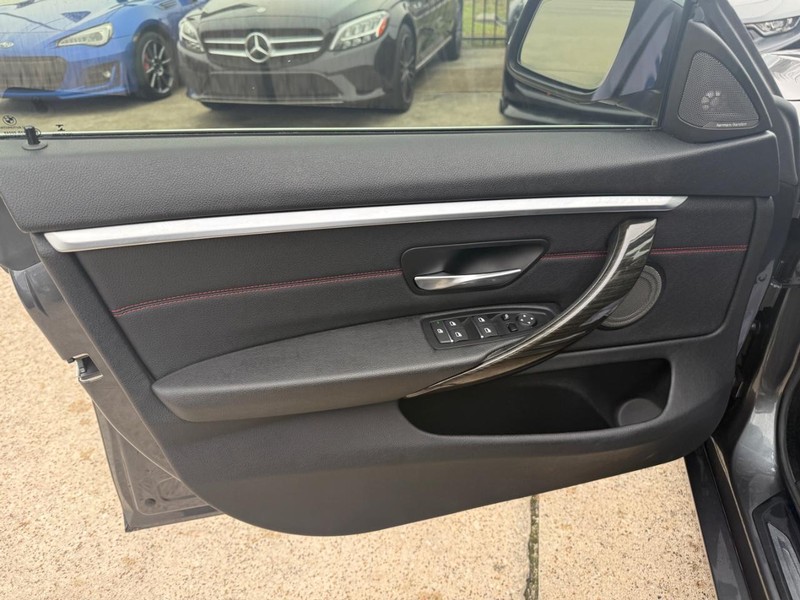 BMW 440i Gran Coupe Vehicle Full-screen Gallery Image 12