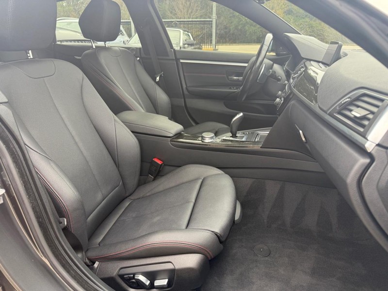 BMW 440i Gran Coupe Vehicle Full-screen Gallery Image 14