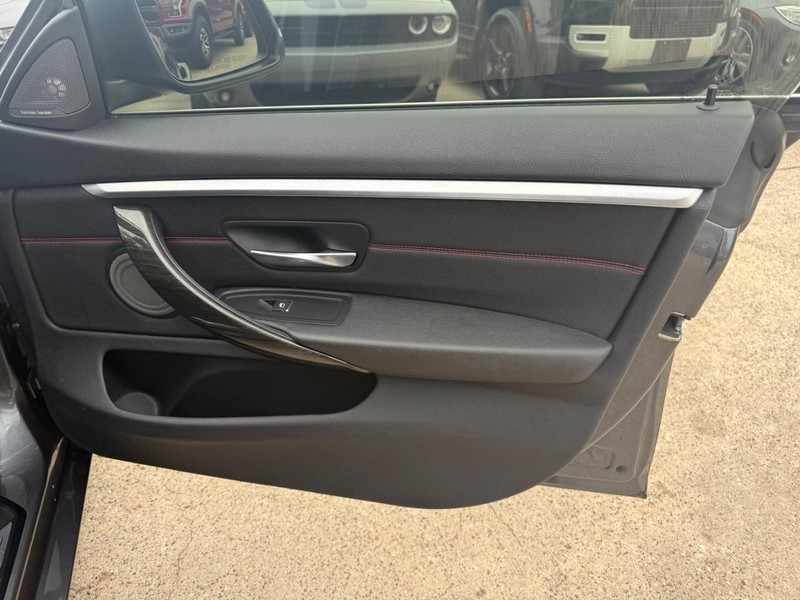 BMW 440i Gran Coupe Vehicle Full-screen Gallery Image 15