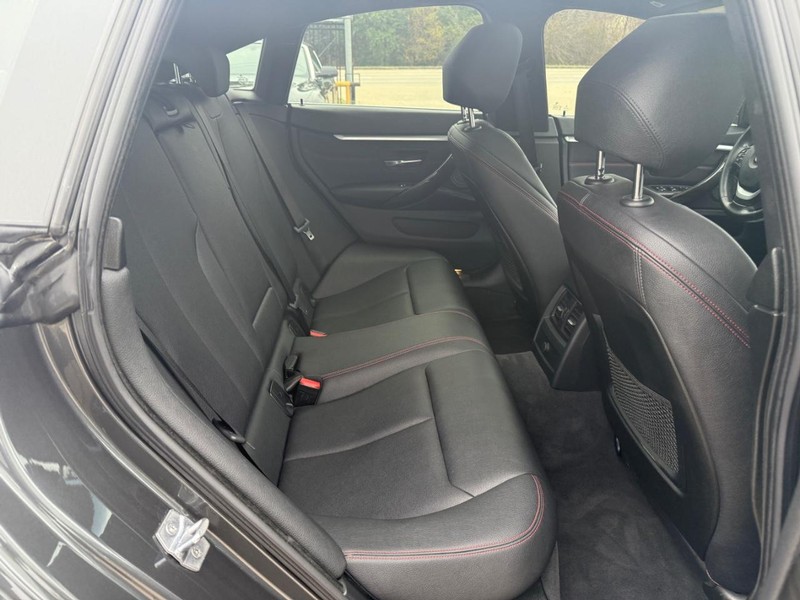 BMW 440i Gran Coupe Vehicle Full-screen Gallery Image 16