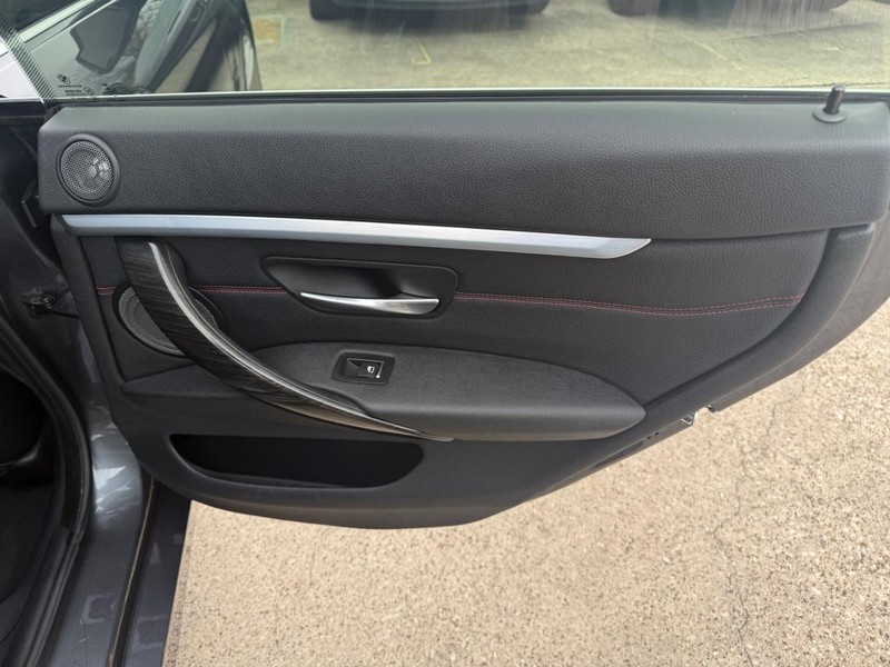 BMW 440i Gran Coupe Vehicle Full-screen Gallery Image 17