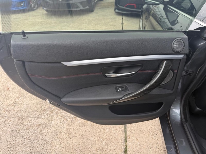 BMW 440i Gran Coupe Vehicle Full-screen Gallery Image 19