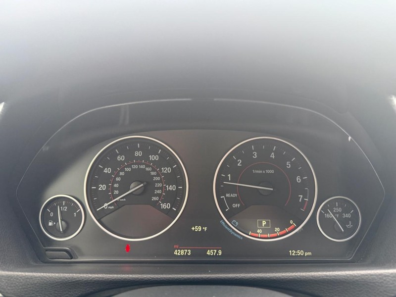 BMW 440i Gran Coupe Vehicle Full-screen Gallery Image 21