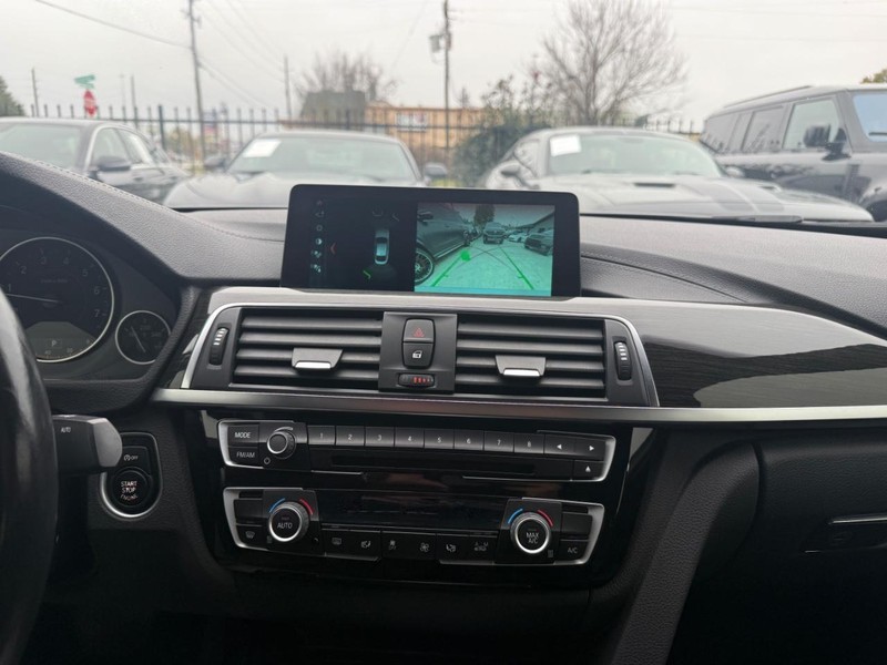 BMW 440i Gran Coupe Vehicle Full-screen Gallery Image 22