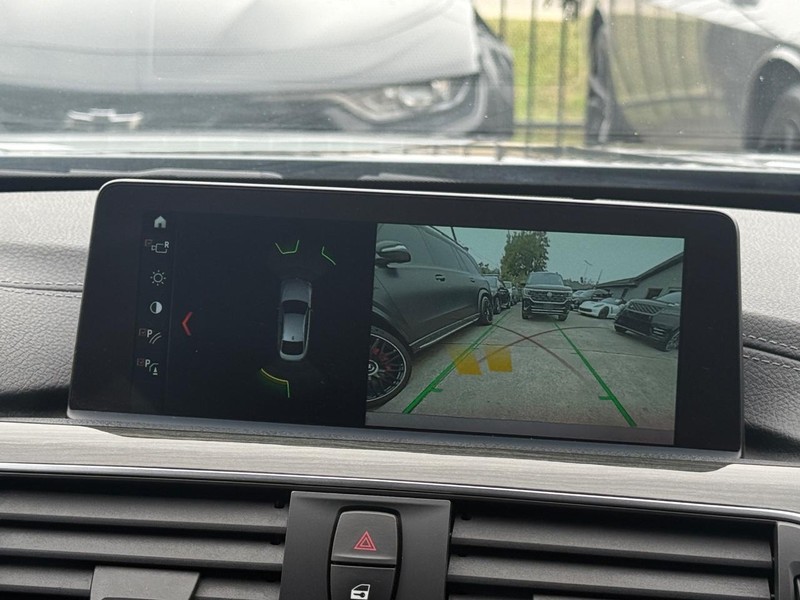 BMW 440i Gran Coupe Vehicle Full-screen Gallery Image 23