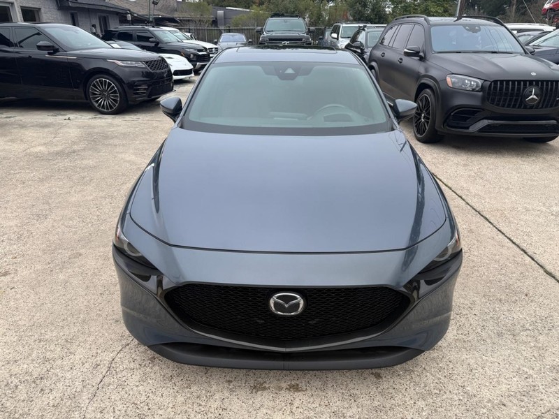 Mazda Mazda3 Hatchback Vehicle Full-screen Gallery Image 02