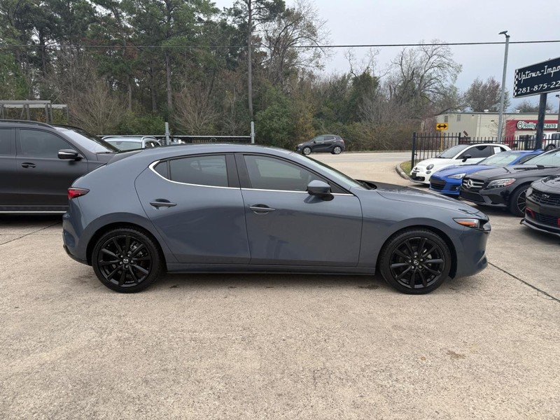 Mazda Mazda3 Hatchback Vehicle Full-screen Gallery Image 03