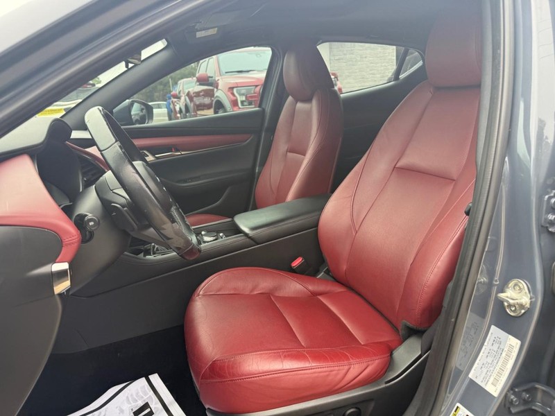 Mazda Mazda3 Hatchback Vehicle Full-screen Gallery Image 11