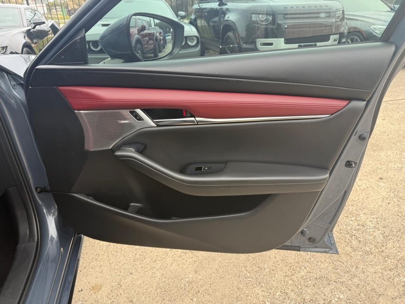 Mazda Mazda3 Hatchback Vehicle Full-screen Gallery Image 15