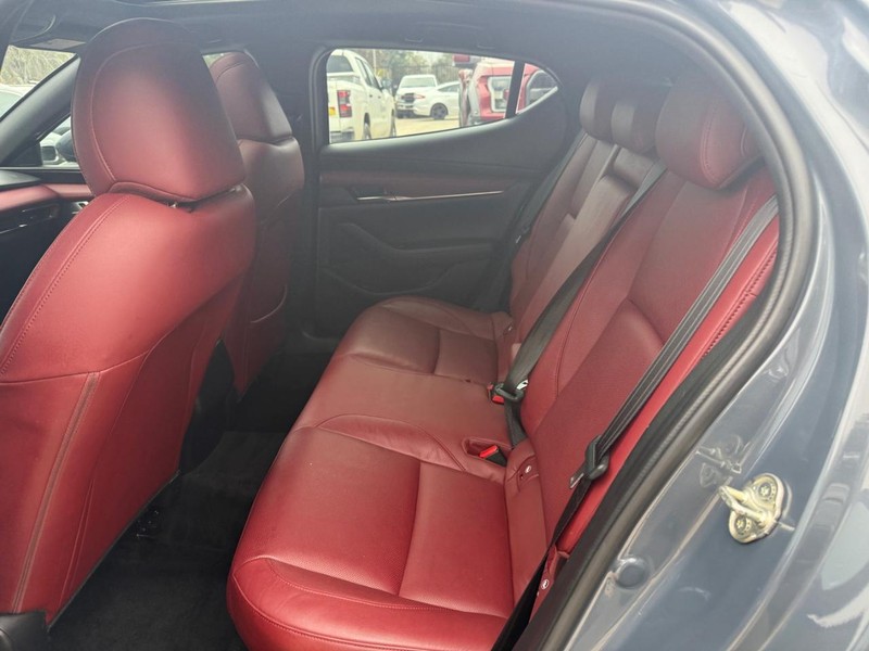 Mazda Mazda3 Hatchback Vehicle Full-screen Gallery Image 18