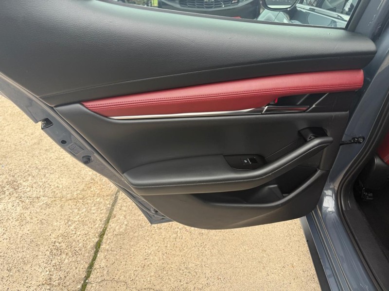 Mazda Mazda3 Hatchback Vehicle Full-screen Gallery Image 19