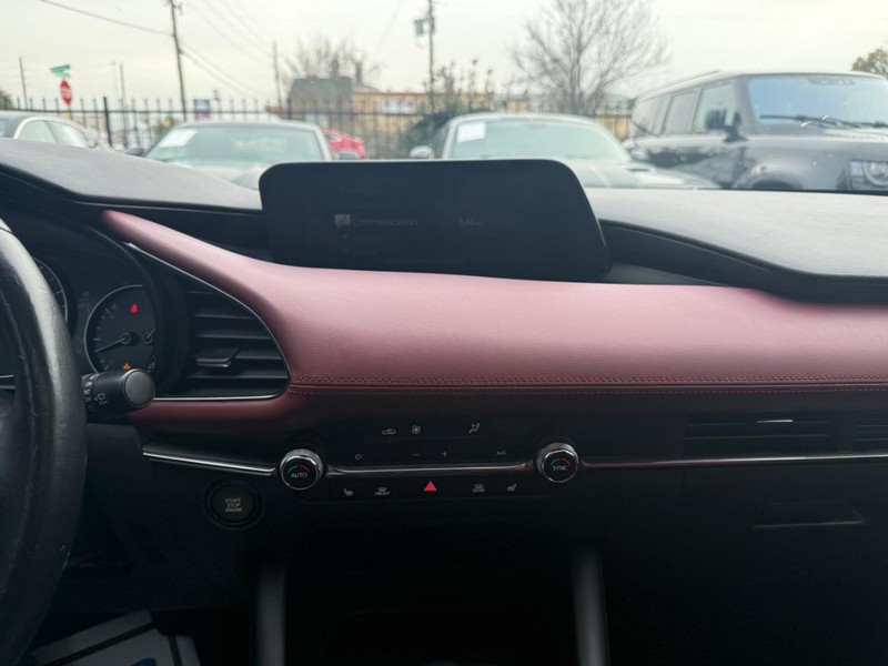 Mazda Mazda3 Hatchback Vehicle Full-screen Gallery Image 22