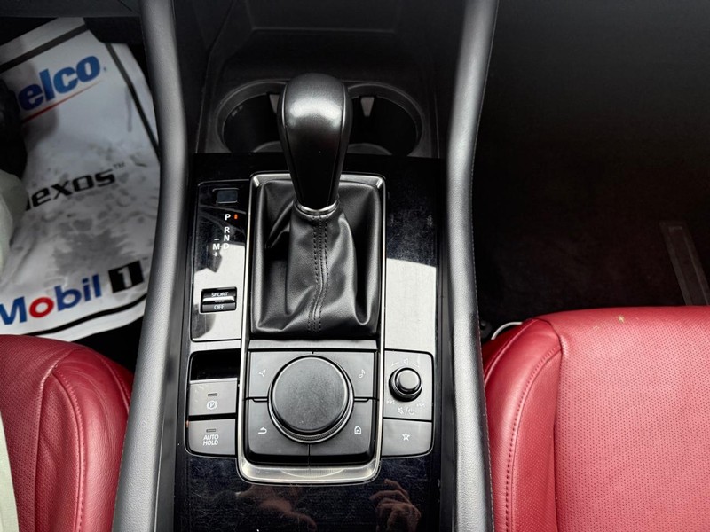 Mazda Mazda3 Hatchback Vehicle Full-screen Gallery Image 23